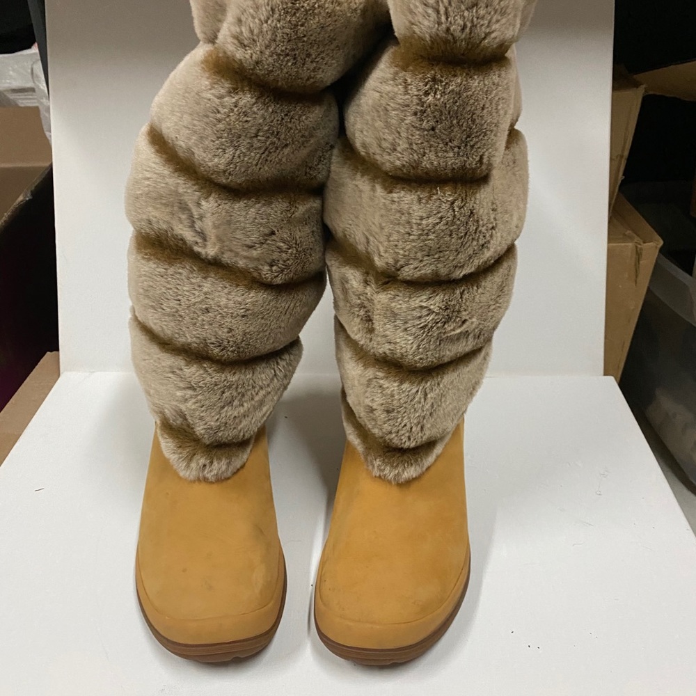 TIMBERLAND woman’s faux fur calf boots size 8.
